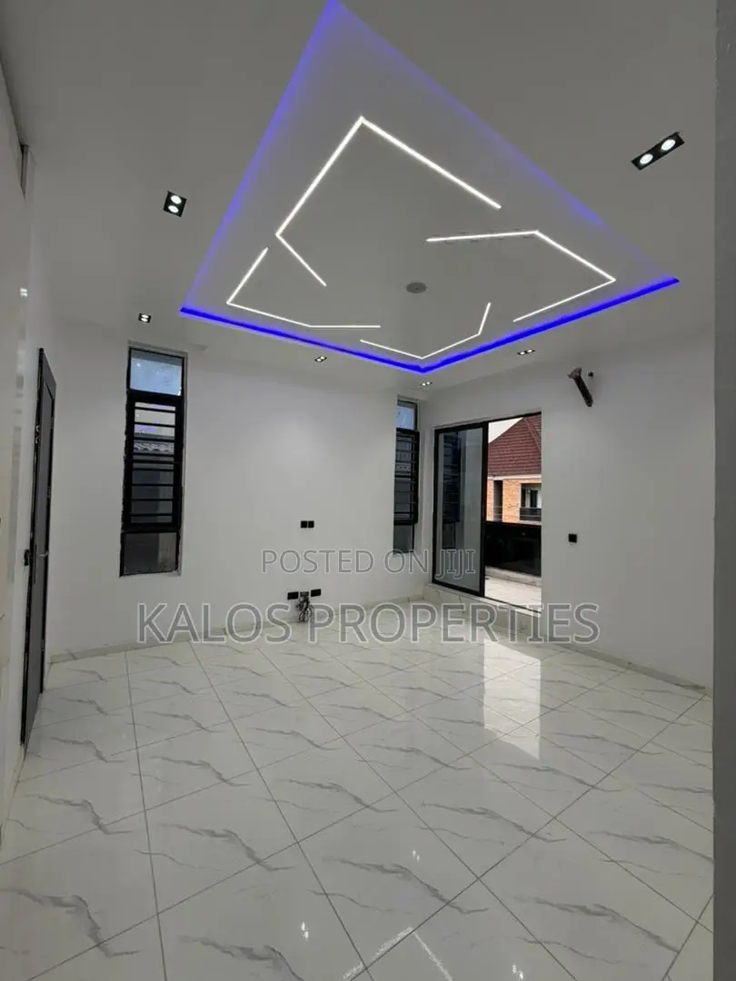 5bdrm Duplex in Vgc for sale in VGC / Ajah