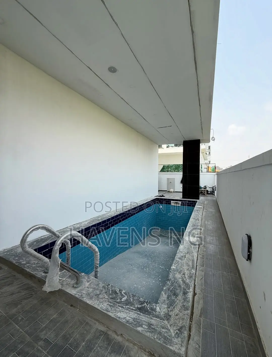 5bdrm Duplex in Chevron for sale in Chevron