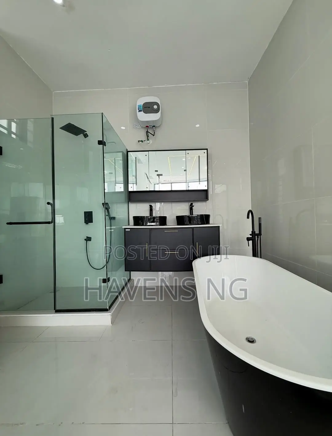 5bdrm Duplex in Chevron for sale in Chevron