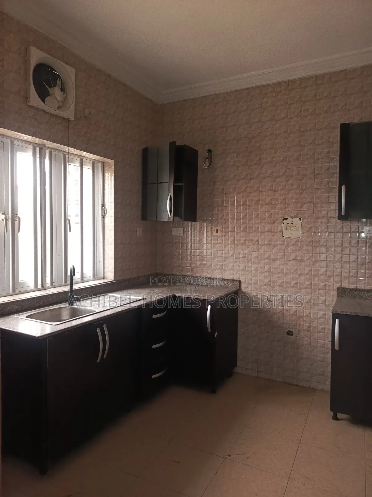 4bdrm Duplex in Near Agungi Estate, Lekki Phase 2 for rent in Lekki Phase 2