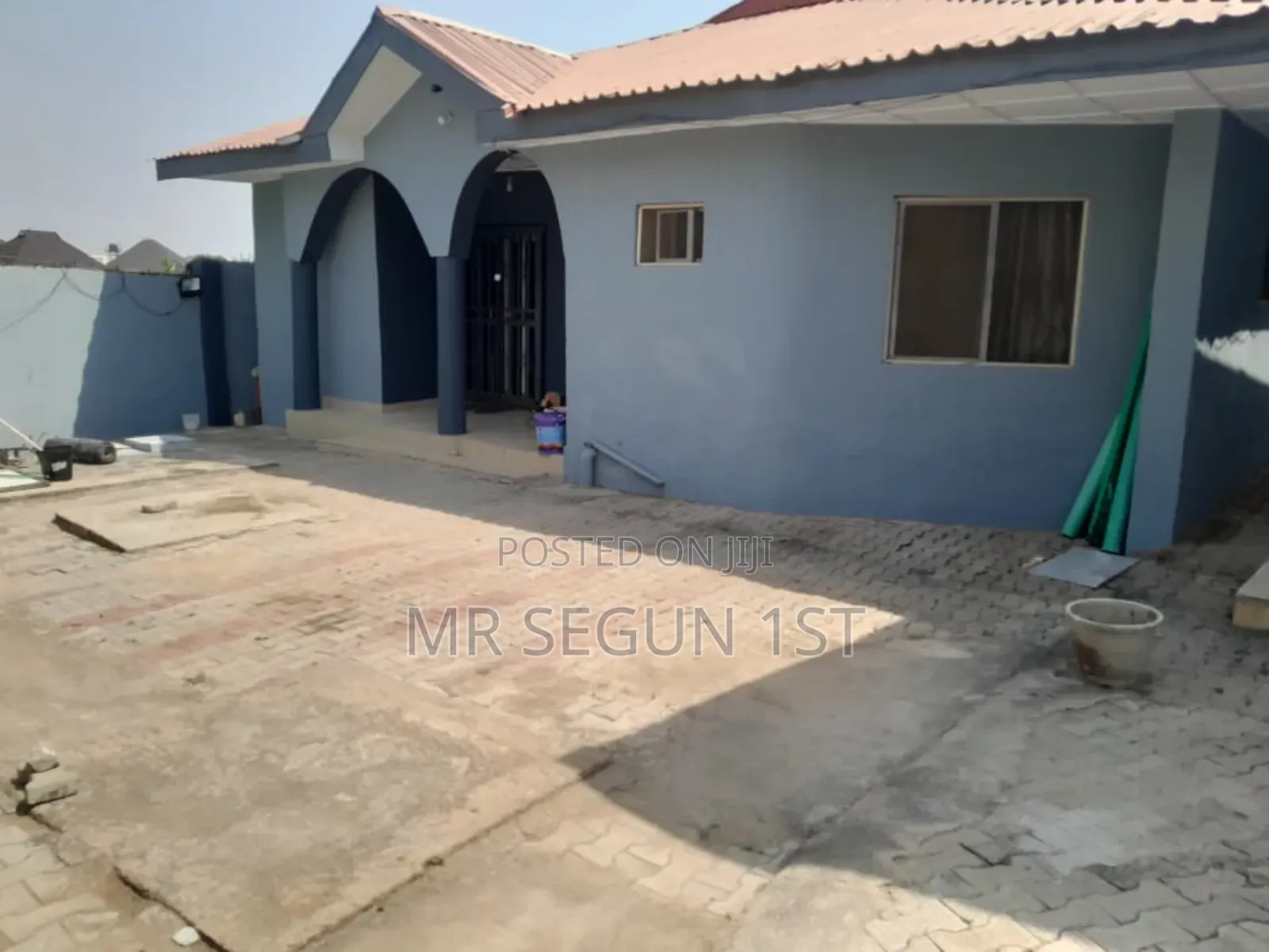 8bdrm Bungalow in Orange Gate Estate for sale in Oluyole Estate