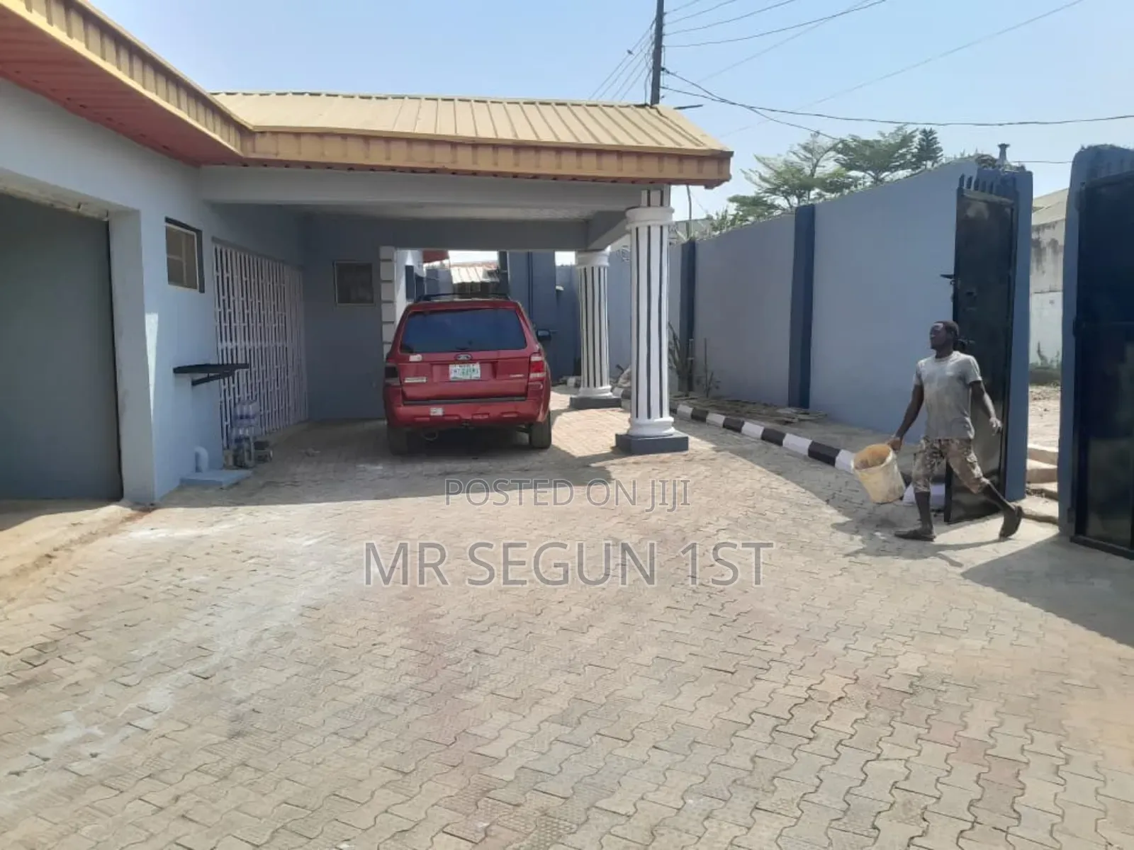8bdrm Bungalow in Orange Gate Estate for sale in Oluyole Estate