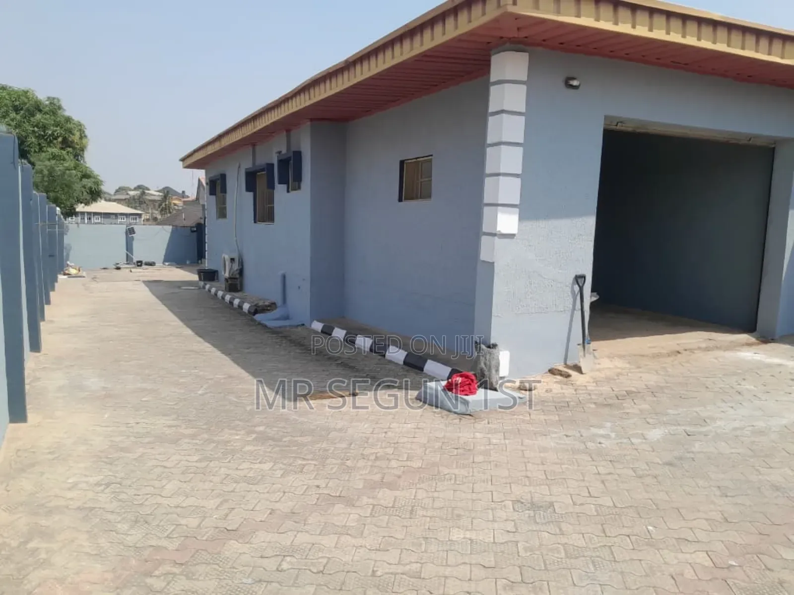 8bdrm Bungalow in Orange Gate Estate for sale in Oluyole Estate