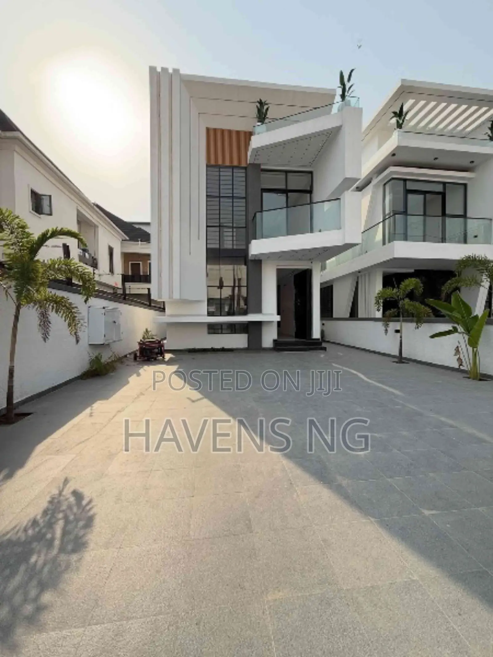 5bdrm Duplex in Chevron for sale in Chevron