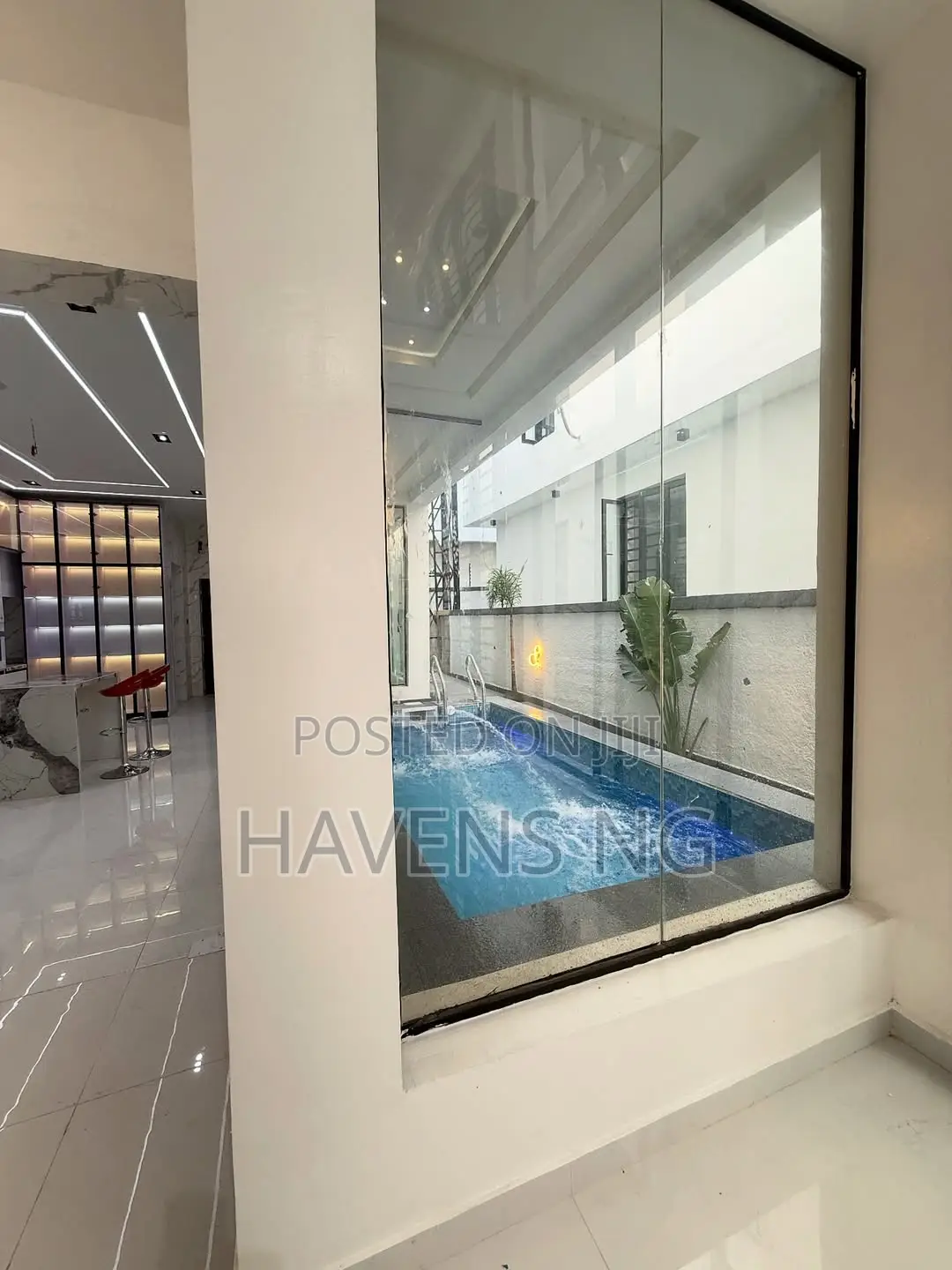 5bdrm Duplex in Chevron for sale in Chevron