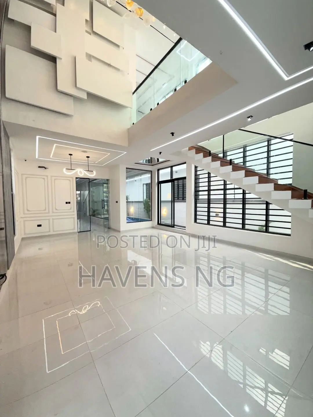 5bdrm Duplex in Chevron for sale in Chevron