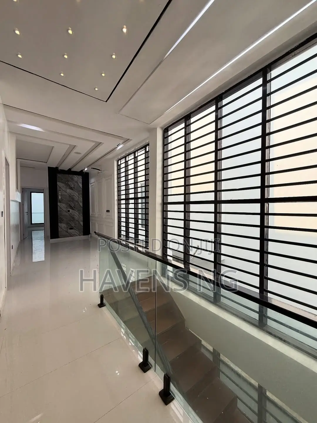 5bdrm Duplex in Chevron for sale in Chevron