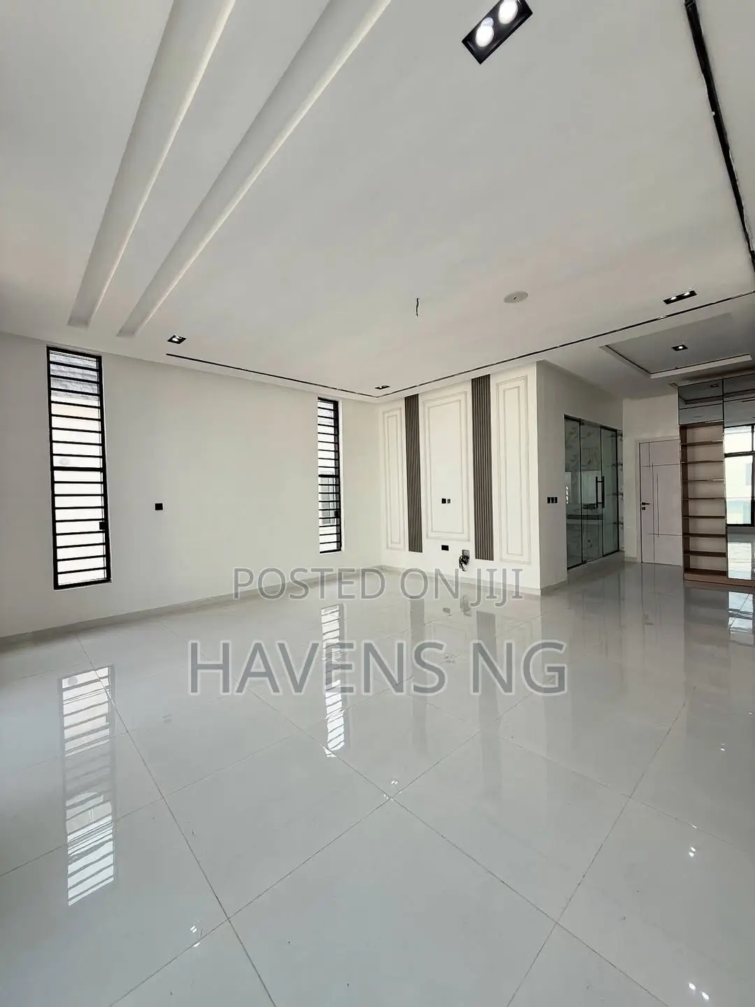 5bdrm Duplex in Chevron for sale in Chevron