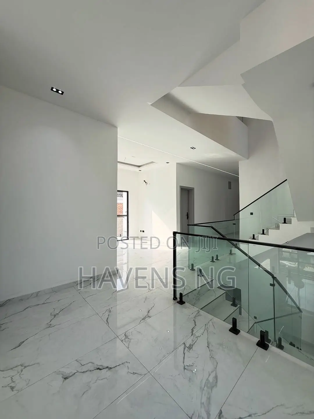6bdrm Duplex in Ikota for sale in Ikota