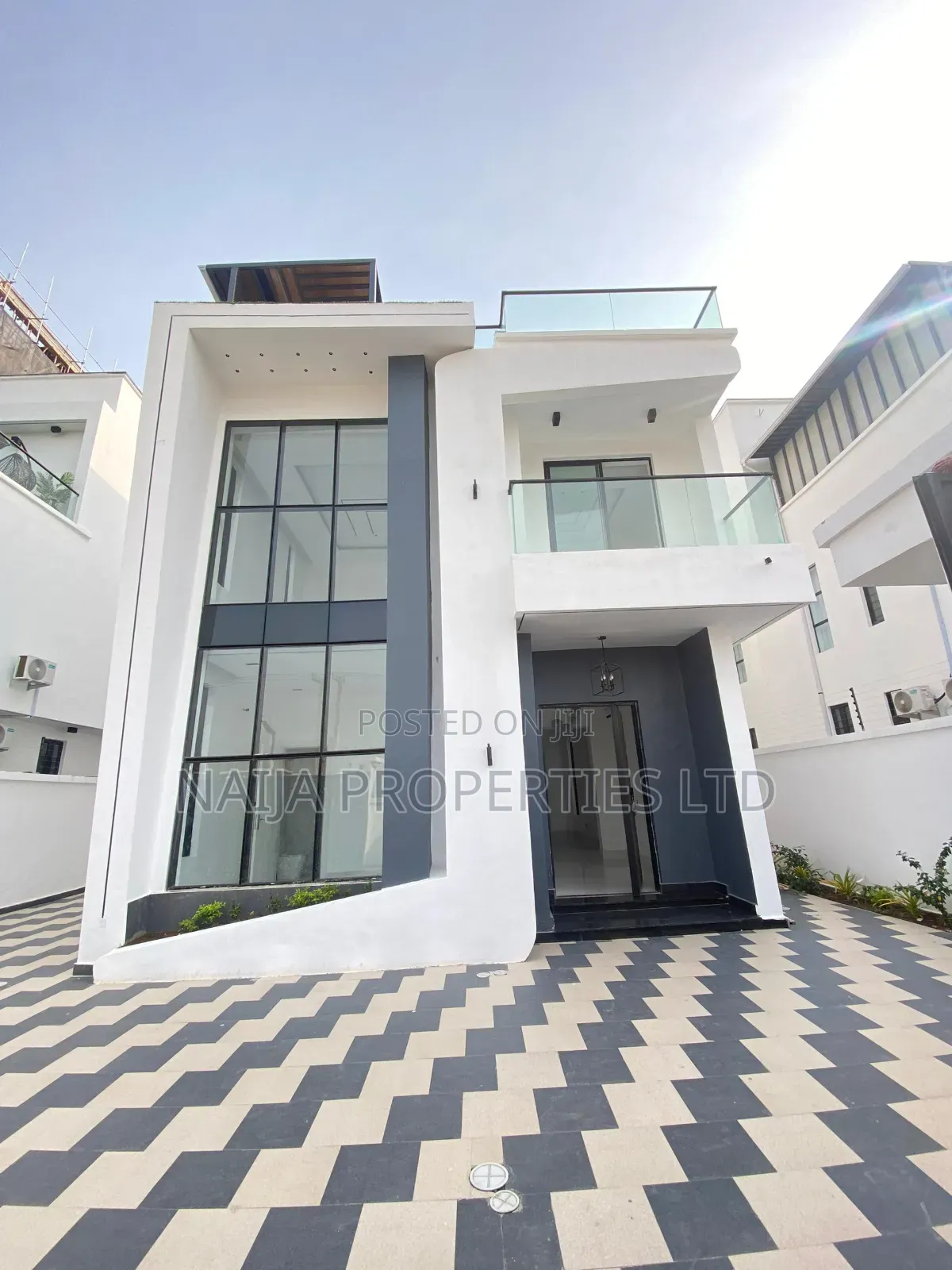 5bdrm Duplex in Lekki Phase 1 for sale in Lekki Phase 1