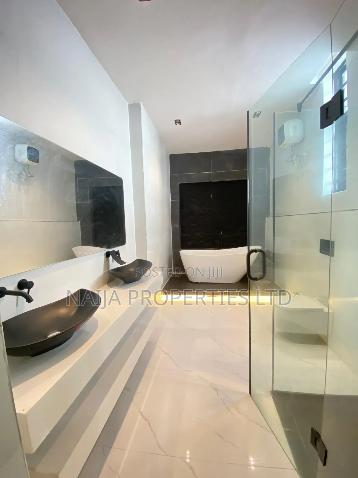 5bdrm Duplex in Lekki Phase 1 for sale in Lekki Phase 1