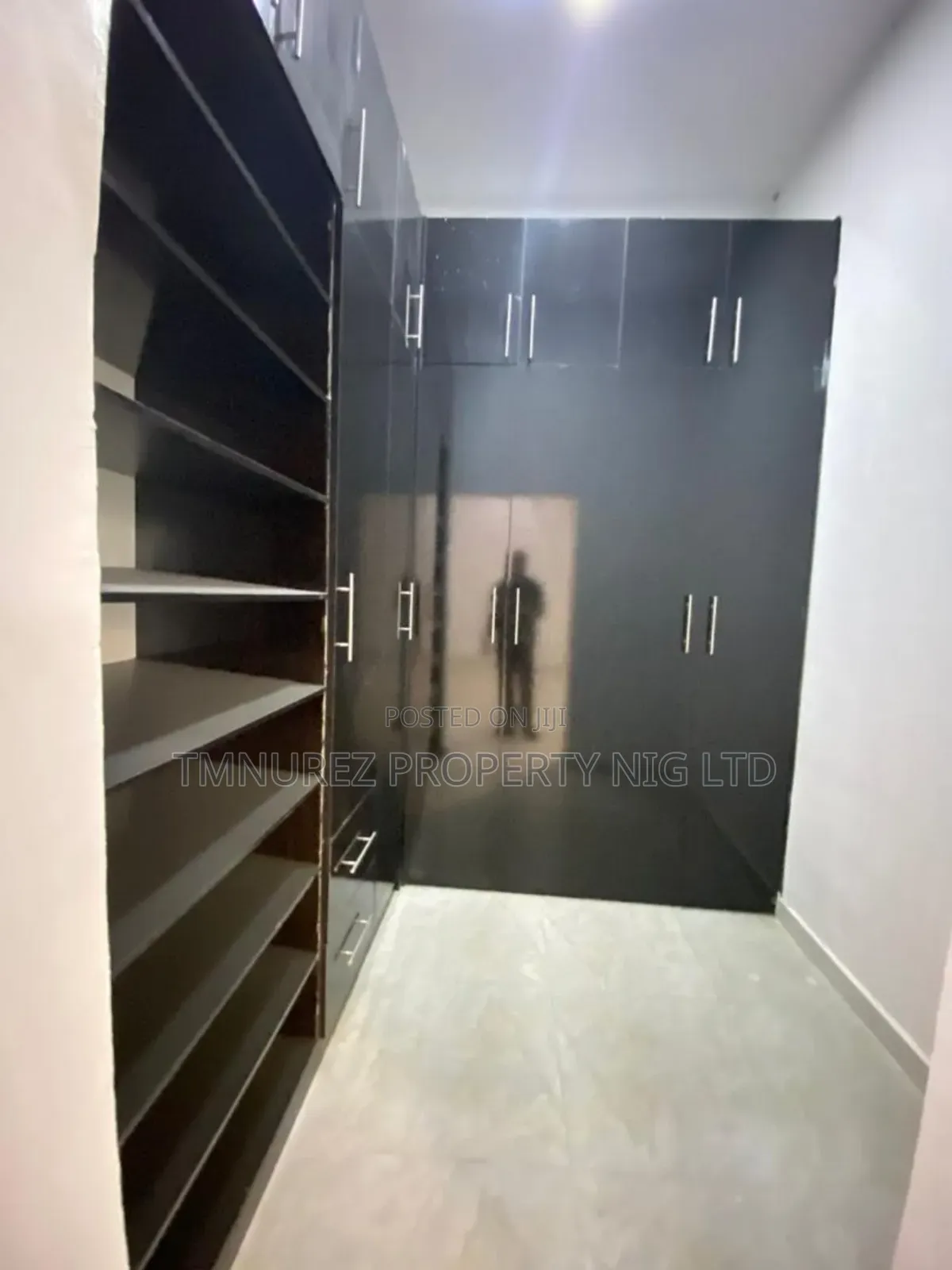 Studio Apartment in Chevron for rent in Chevron