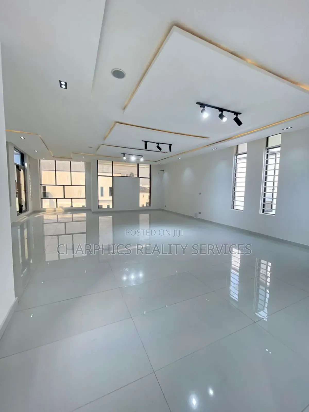 5bdrm Duplex in Lekki Phase 2 for sale in Lekki Phase 2
