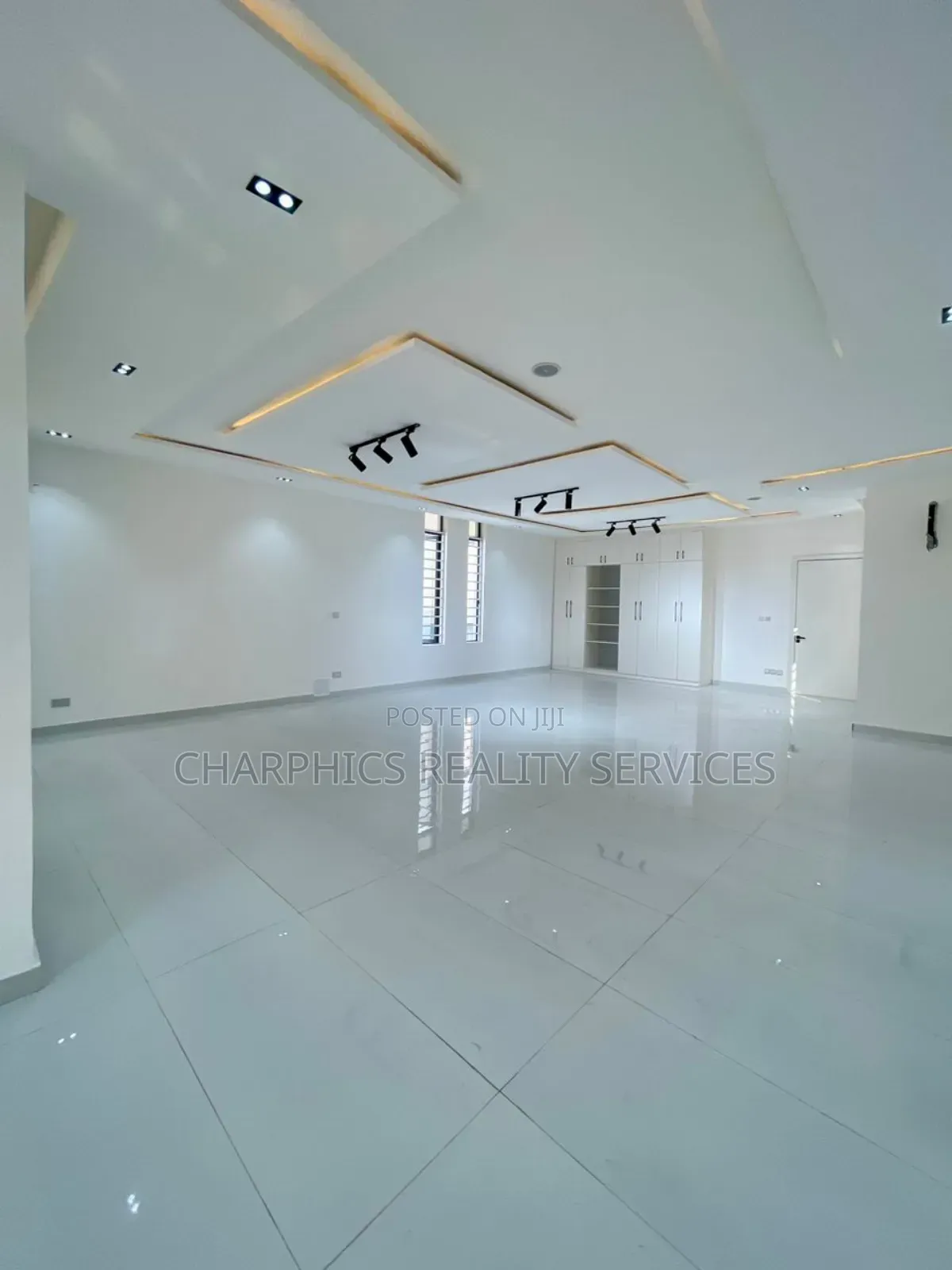 5bdrm Duplex in Lekki Phase 2 for sale in Lekki Phase 2