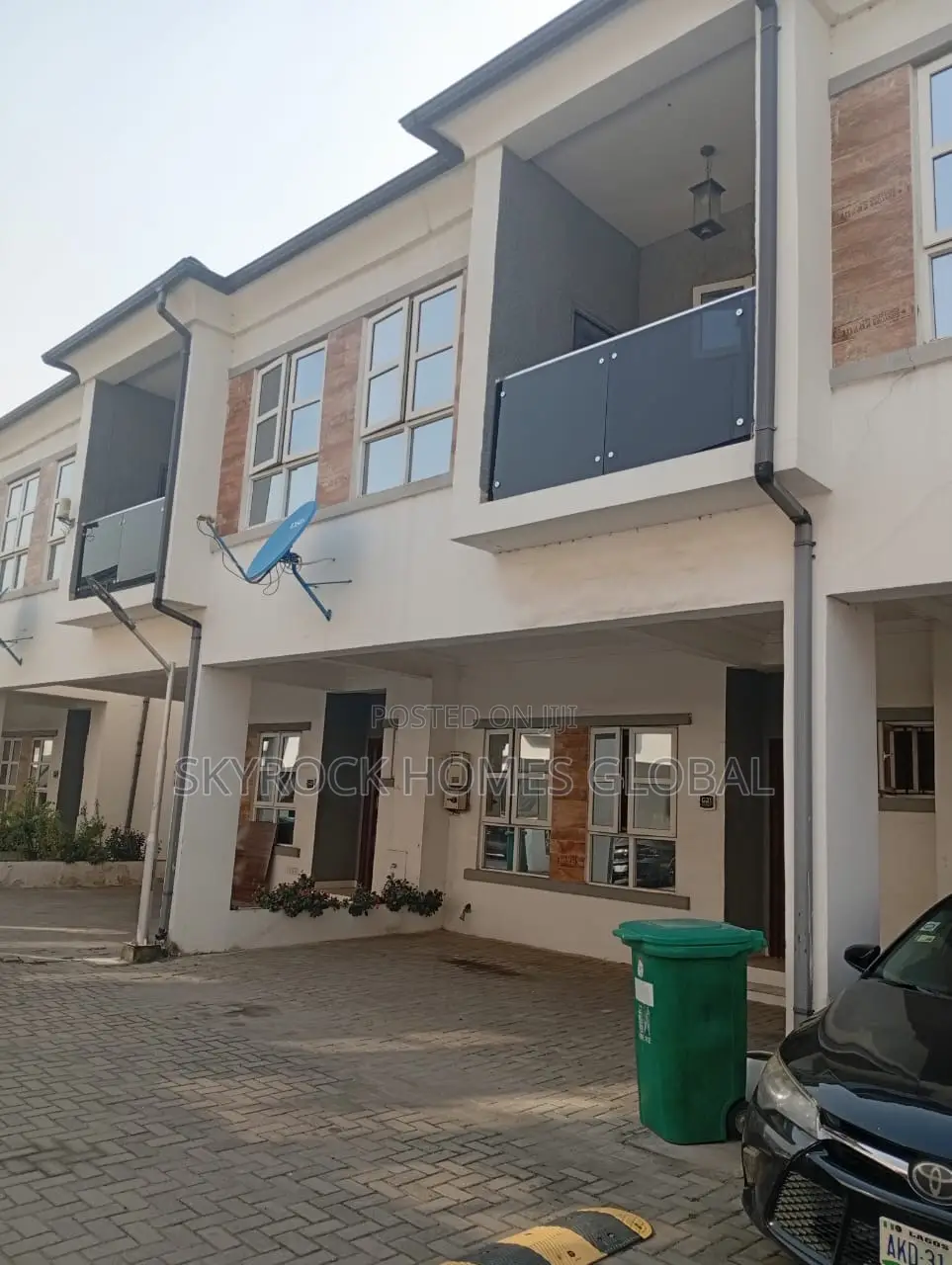 4bdrm Duplex in Chevron for rent in Chevron