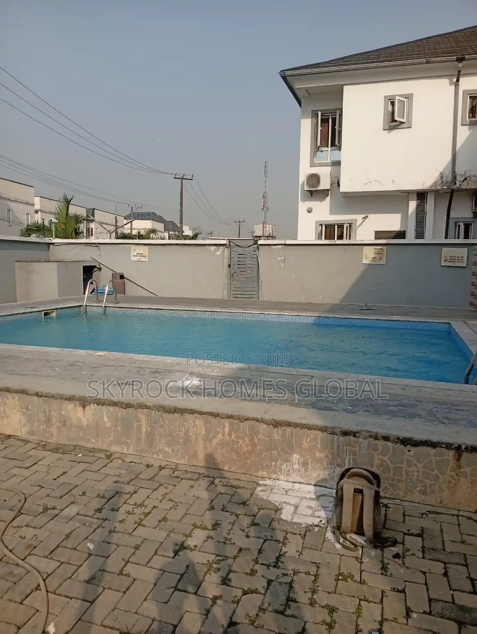 4bdrm Duplex in Chevron for rent in Chevron