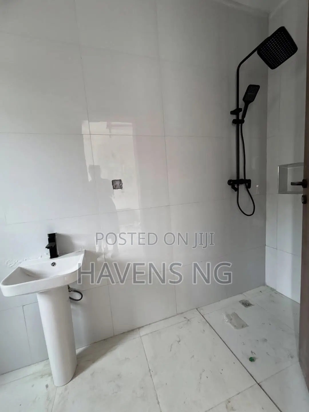 3bdrm Apartment in Ikate for sale in Ikate