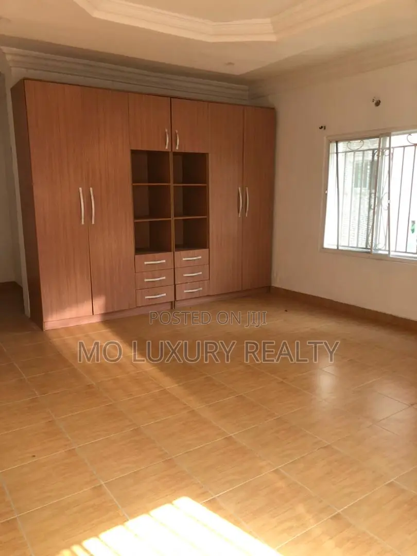 3bdrm Apartment in Ikate for sale in Ikate