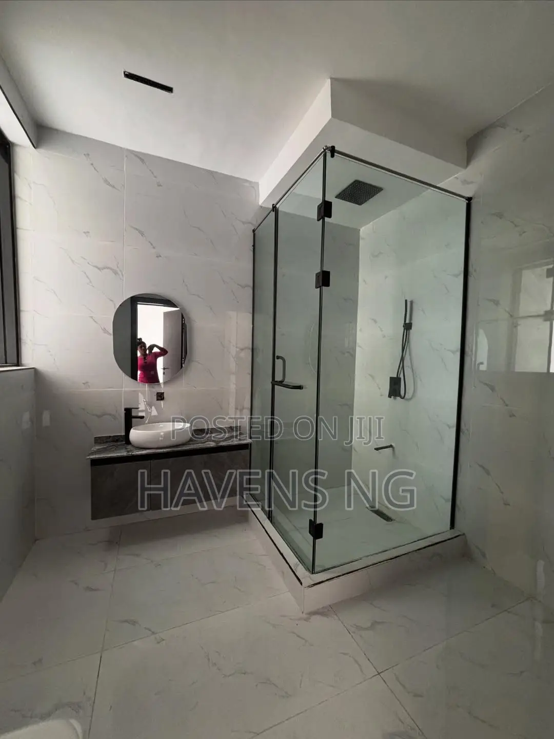 5bdrm Duplex in Ikate for sale in Ikate