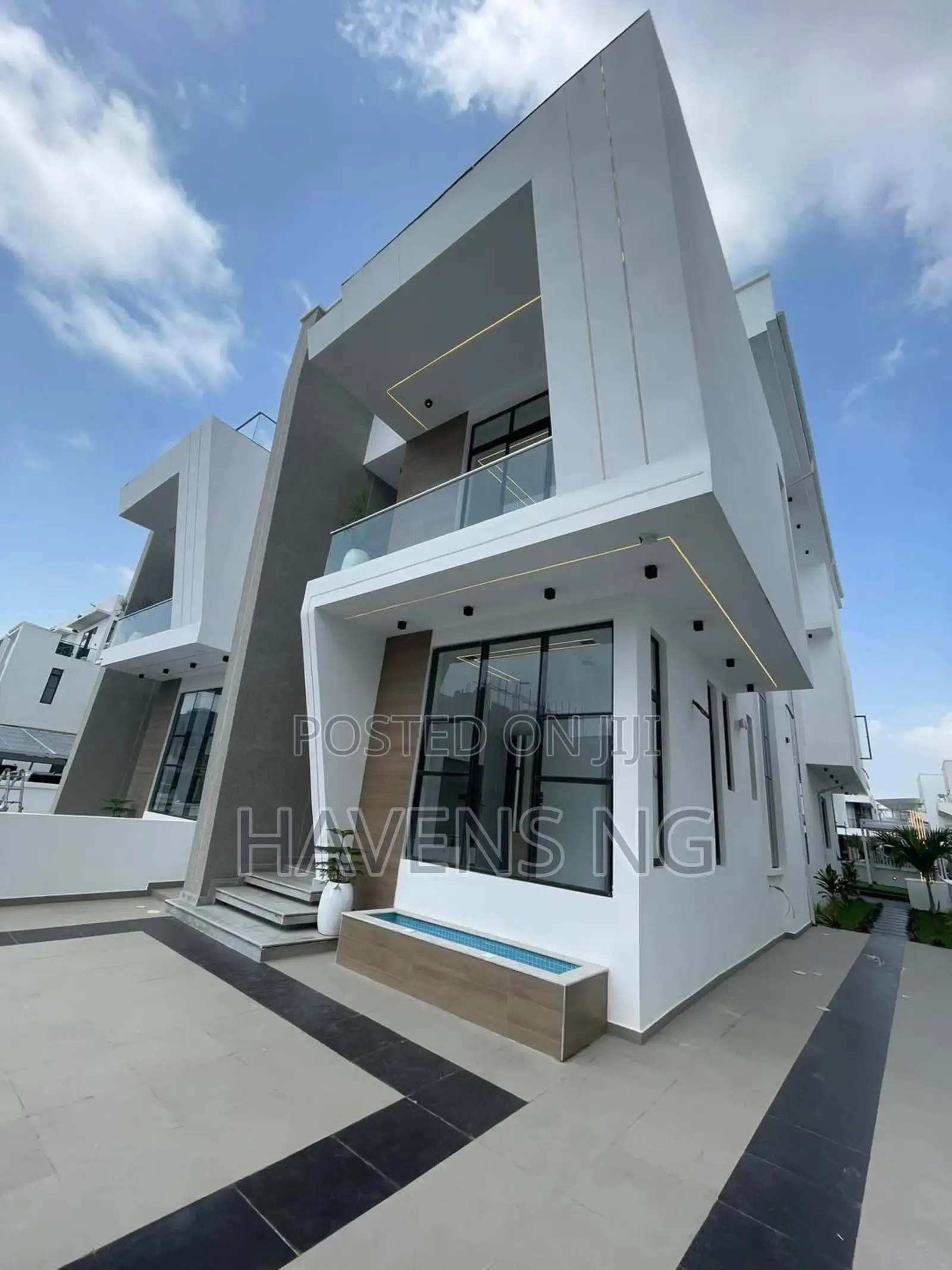 5bdrm Duplex in Osapa london for sale in Osapa london