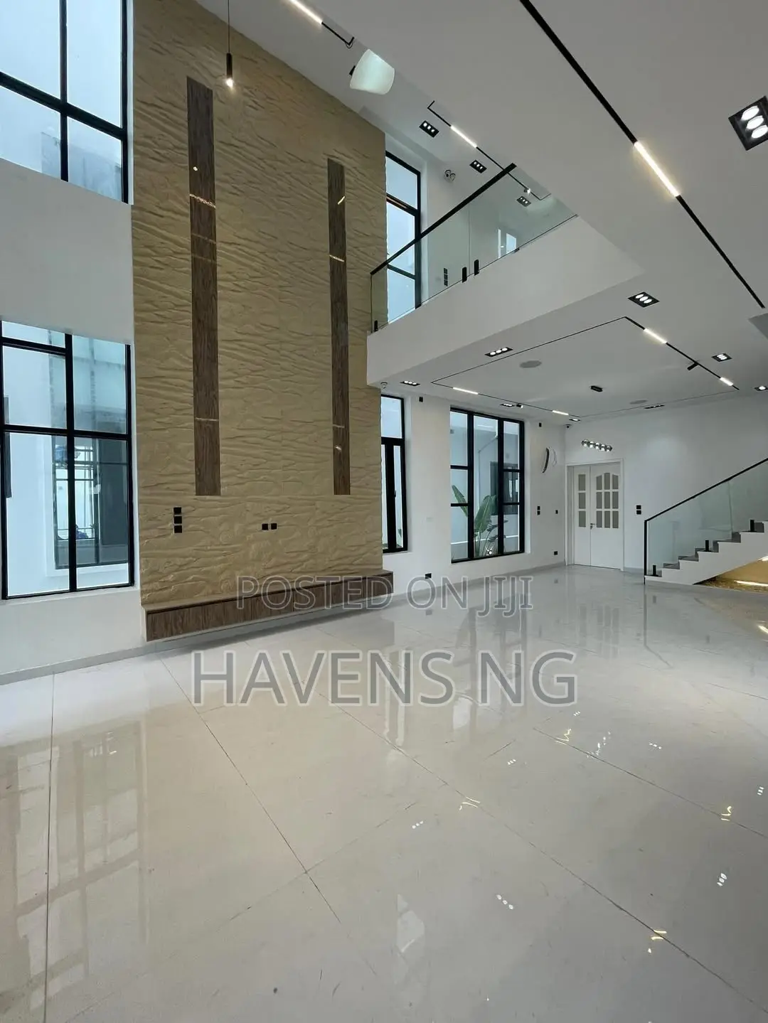 5bdrm Duplex in Osapa london for sale in Osapa london