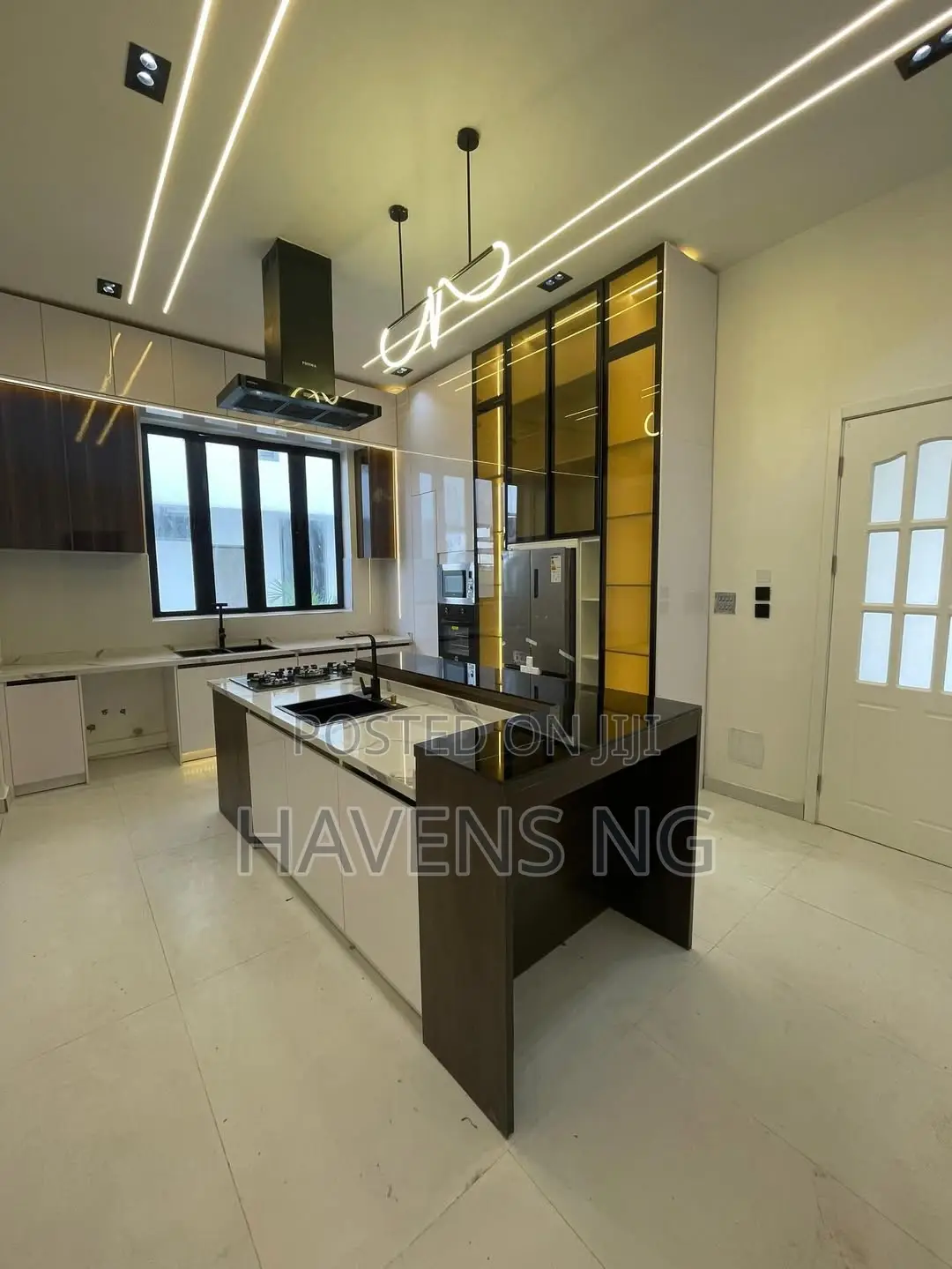 5bdrm Duplex in Osapa london for sale in Osapa london