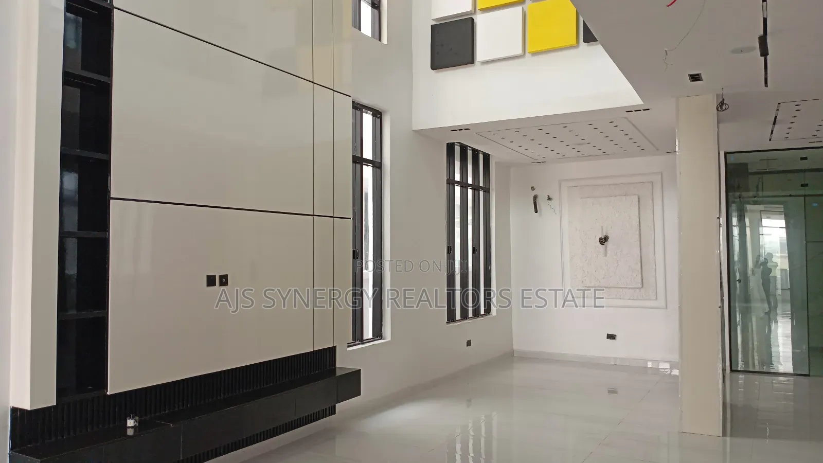 6bdrm Duplex in Chevron for sale in Chevron