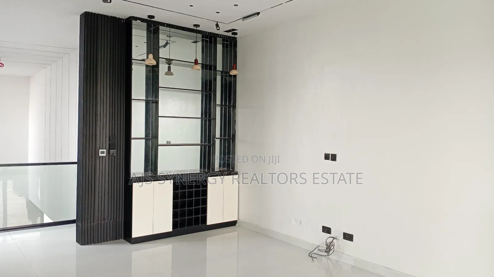 6bdrm Duplex in Chevron for sale in Chevron