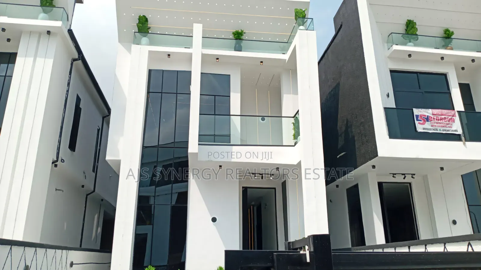 5bdrm Duplex in Chevron for sale in Chevron