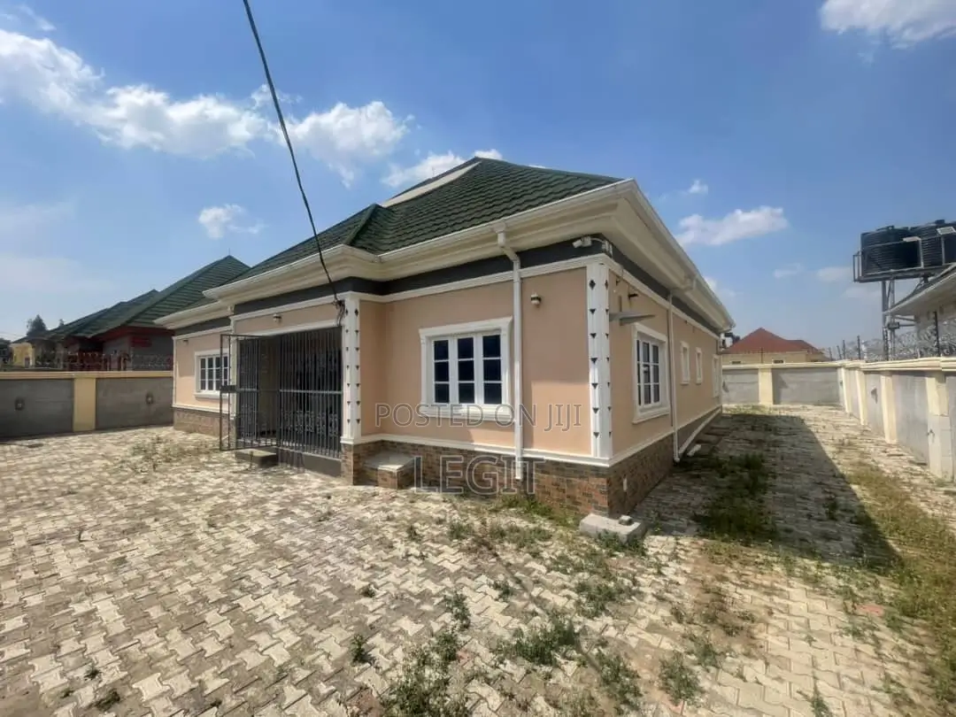4bdrm Bungalow in Lugbe District for sale in Lugbe District