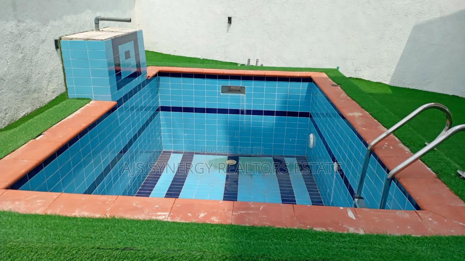 6bdrm Duplex in Chevron for sale in Chevron