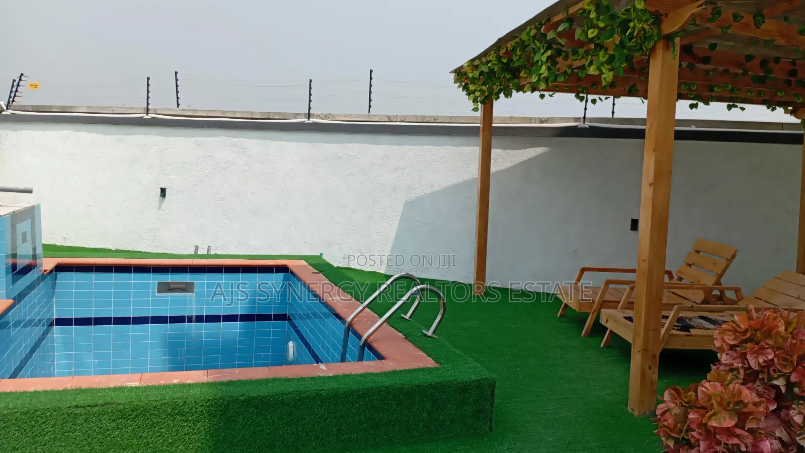 6bdrm Duplex in Chevron for sale in Chevron