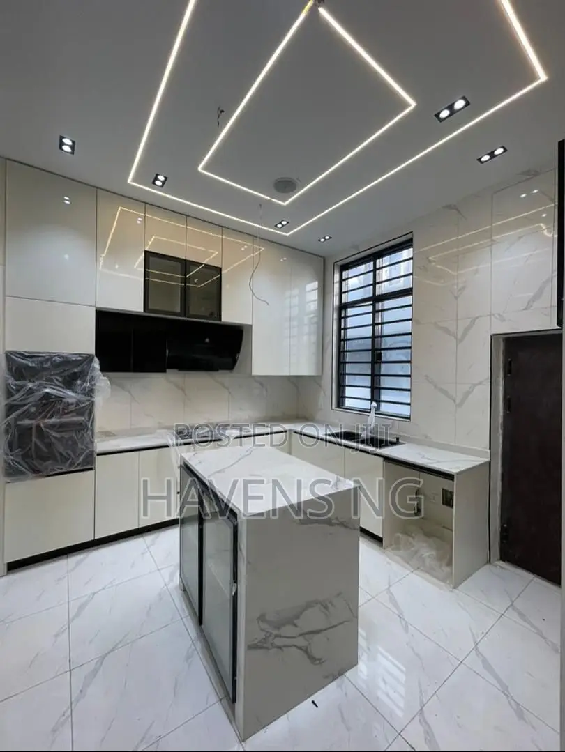4bdrm Duplex in Ikate for sale in Ikate