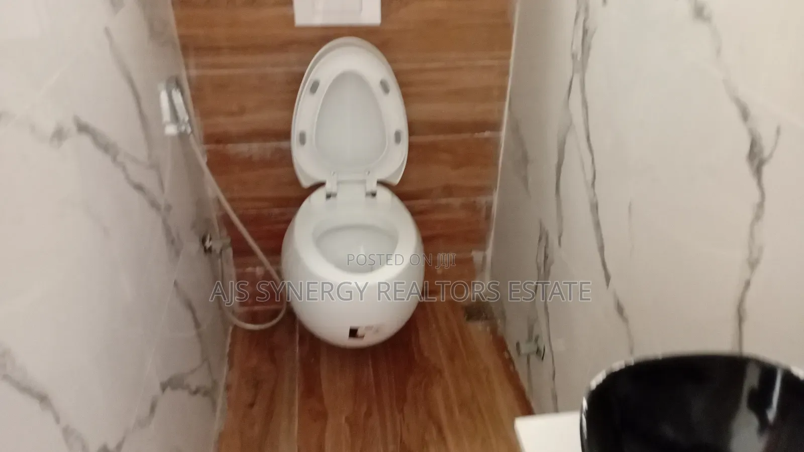 4bdrm Duplex in Chevron for sale in Chevron