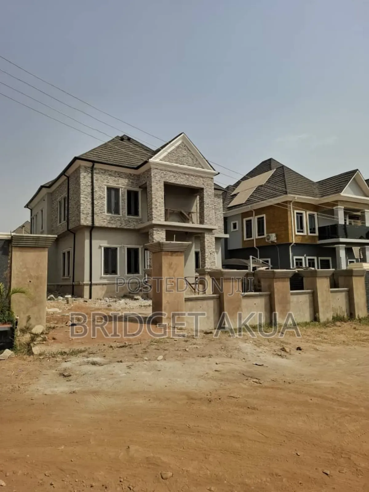 4bdrm Duplex in Victoria City Lugbe for sale in Lugbe District