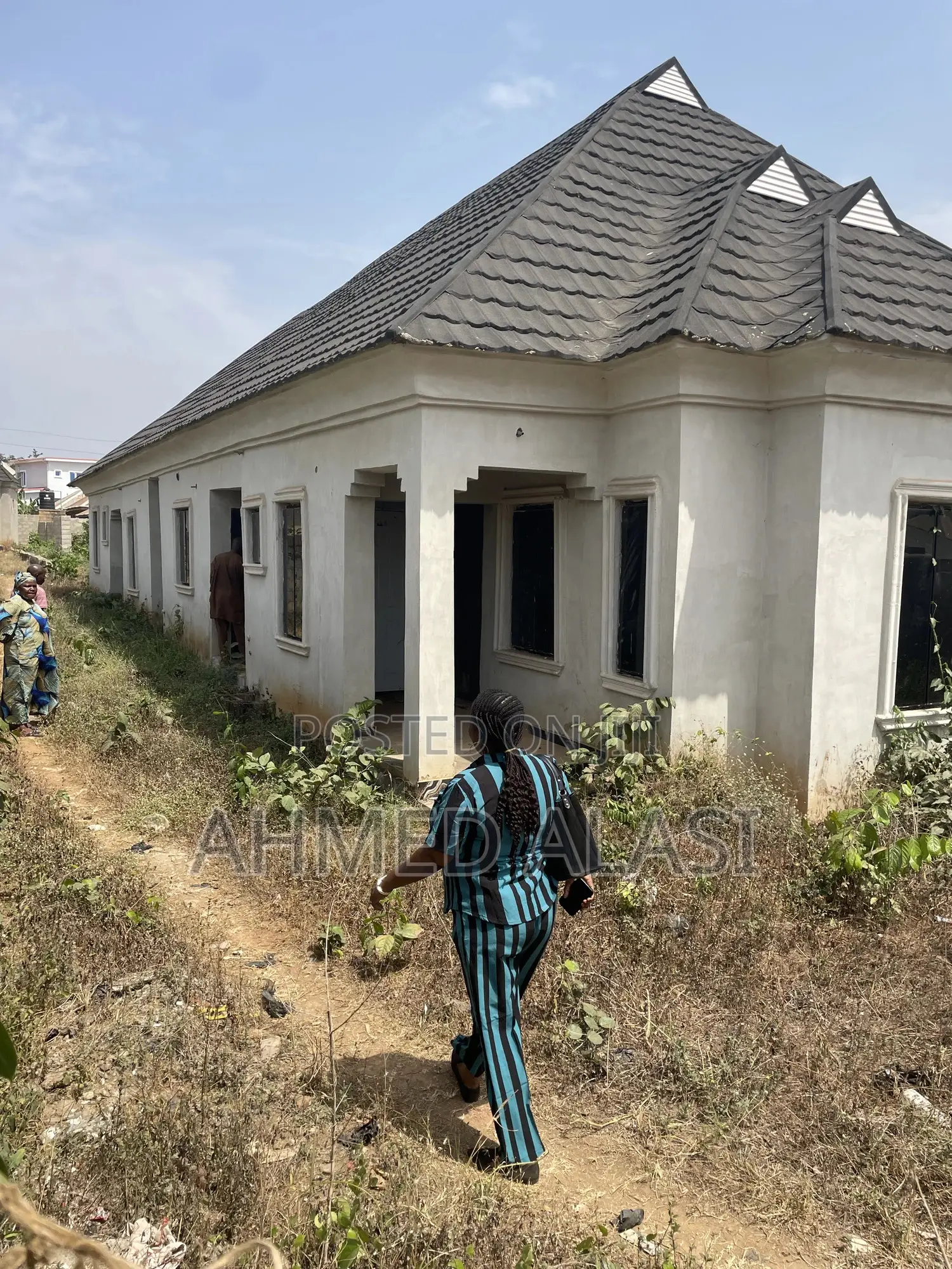 6bdrm Bungalow in Ologuneru for sale in Ologuneru