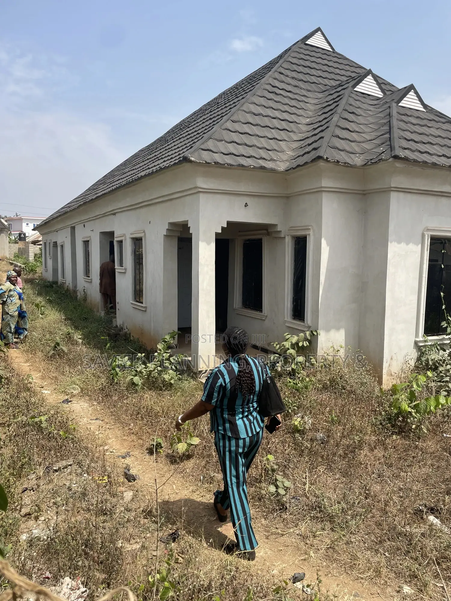 6bdrm Bungalow in Ologuneru for sale in Ologuneru