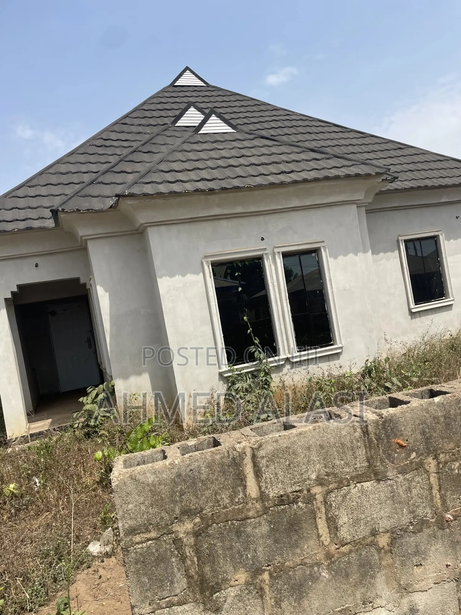6bdrm Bungalow in Ologuneru for sale in Ologuneru