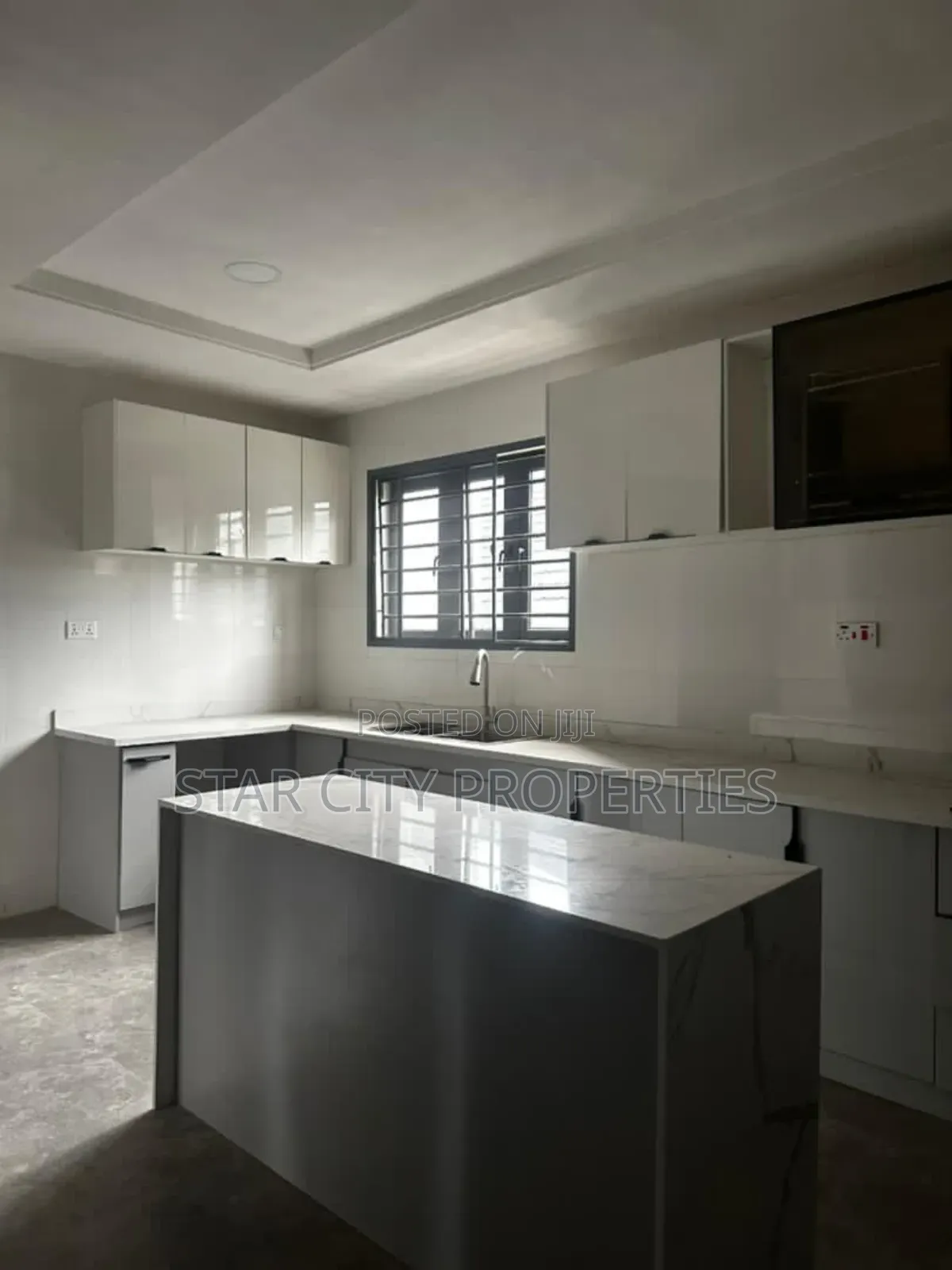 4bdrm Duplex in Maryland Crescent for rent in Maryland
