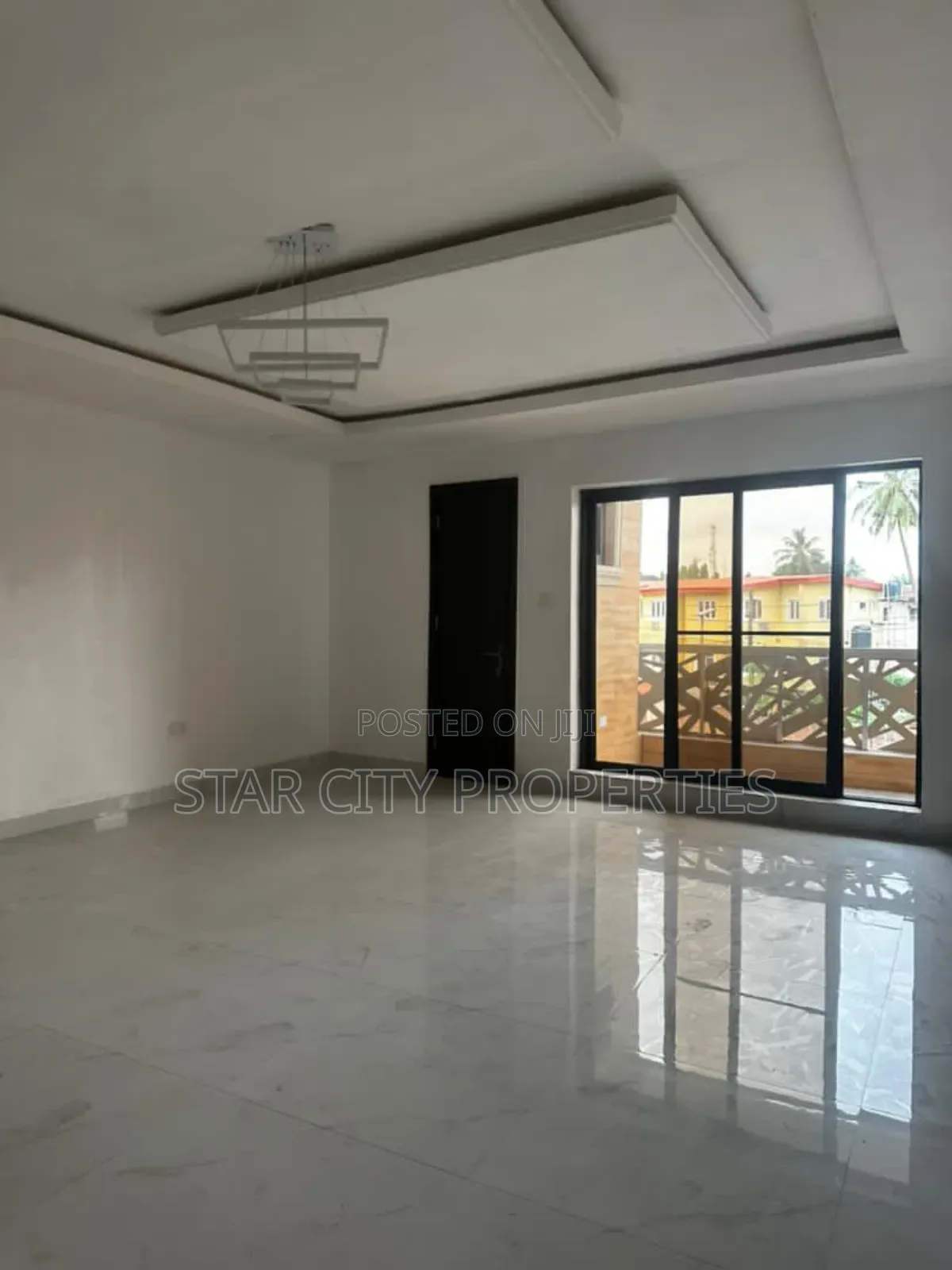 4bdrm Duplex in Maryland Crescent for rent in Maryland