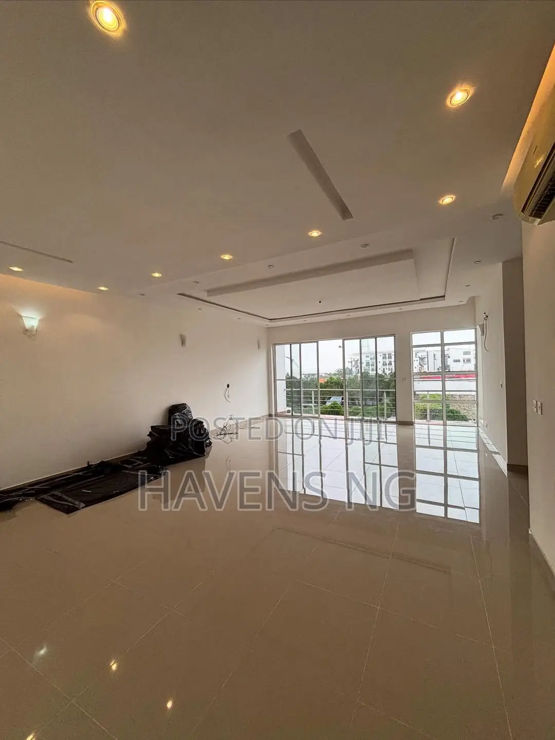 3bdrm Duplex in Banana Island for sale in Banana Island