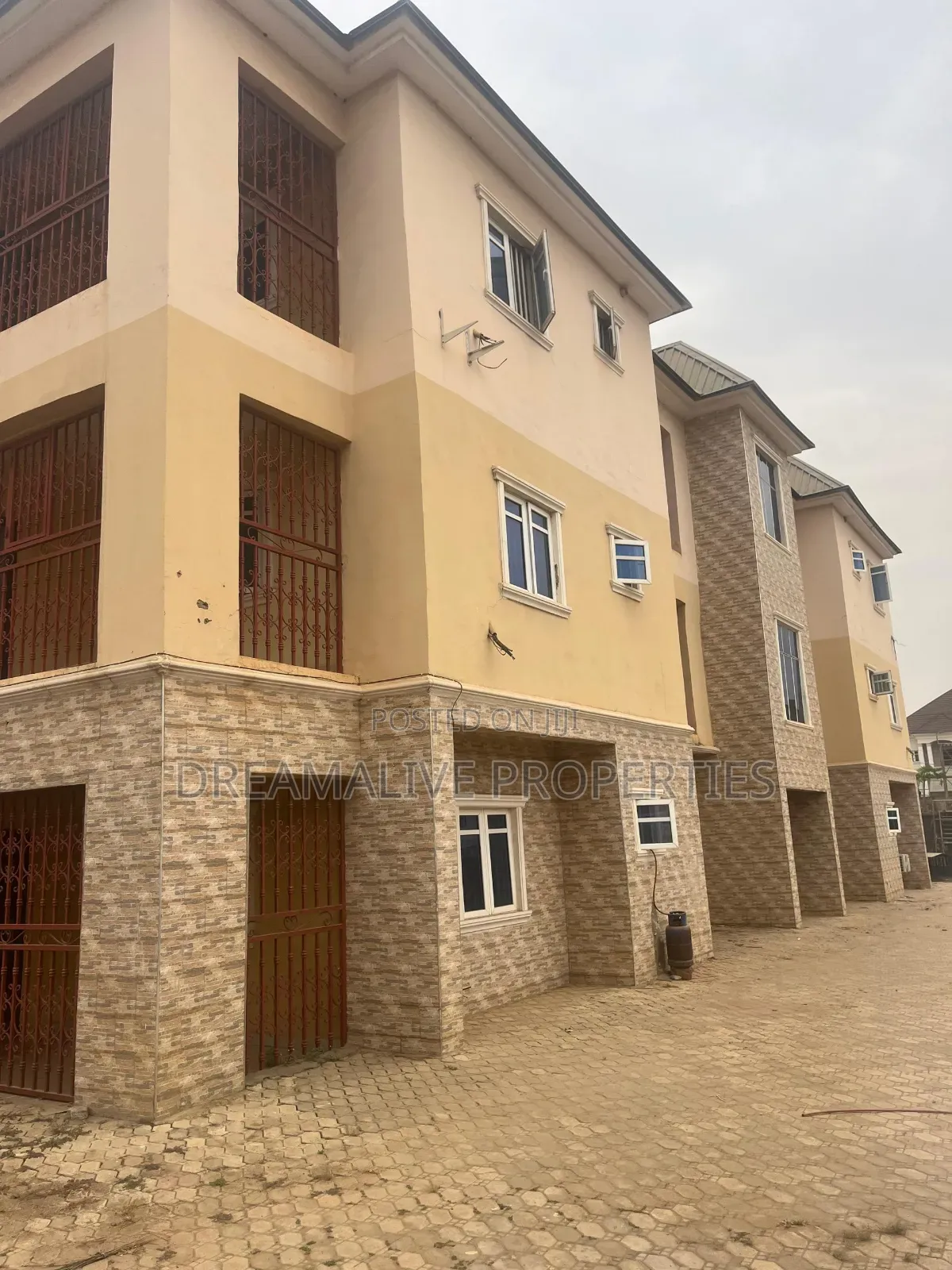 3bdrm Block of Flats in Dawaki for sale in Dawaki