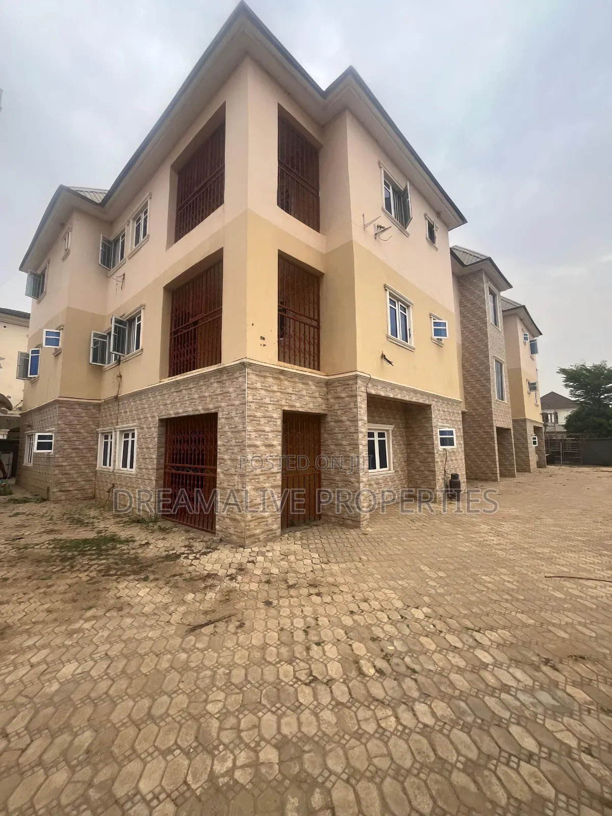 3bdrm Block of Flats in Dawaki for sale in Dawaki