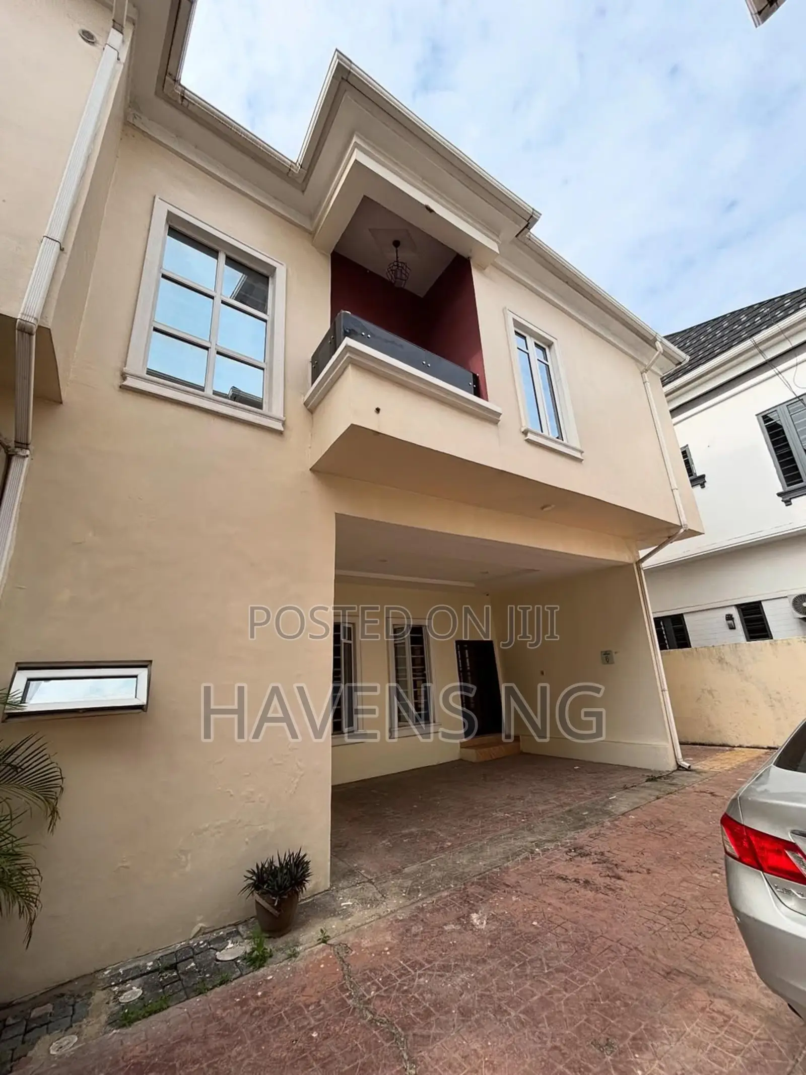 4bdrm Duplex in Ikota for sale in Ikota