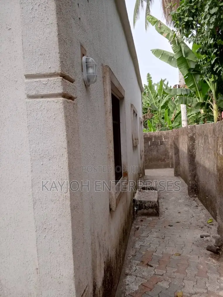 2bdrm Block of Flats in Obagie Community, Benin City for sale in Benin City