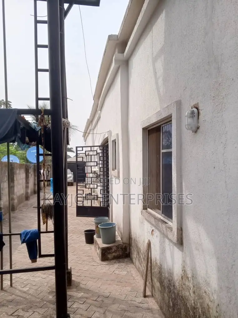 2bdrm Block of Flats in Obagie Community, Benin City for sale in Benin City