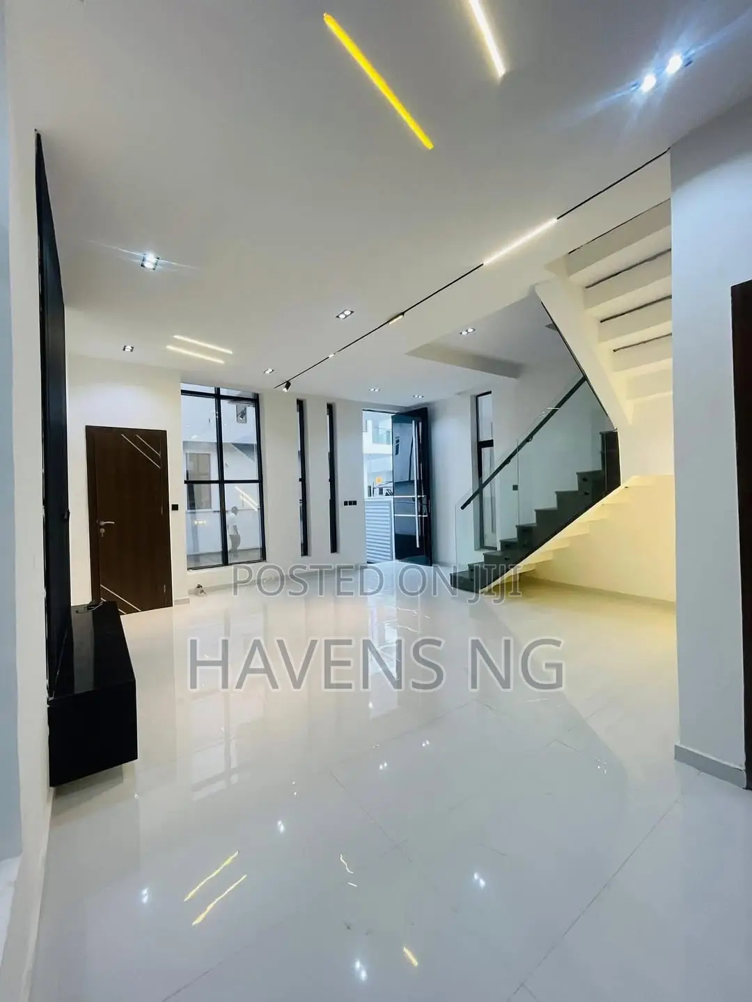 4bdrm Duplex in Ikota for sale in Ikota