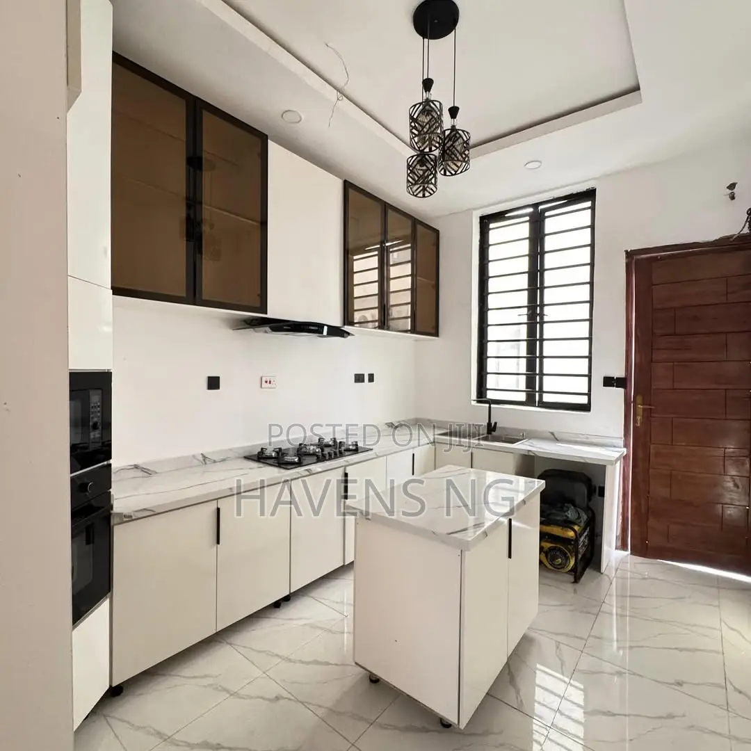 4bdrm Duplex in Ikota for sale in Ikota