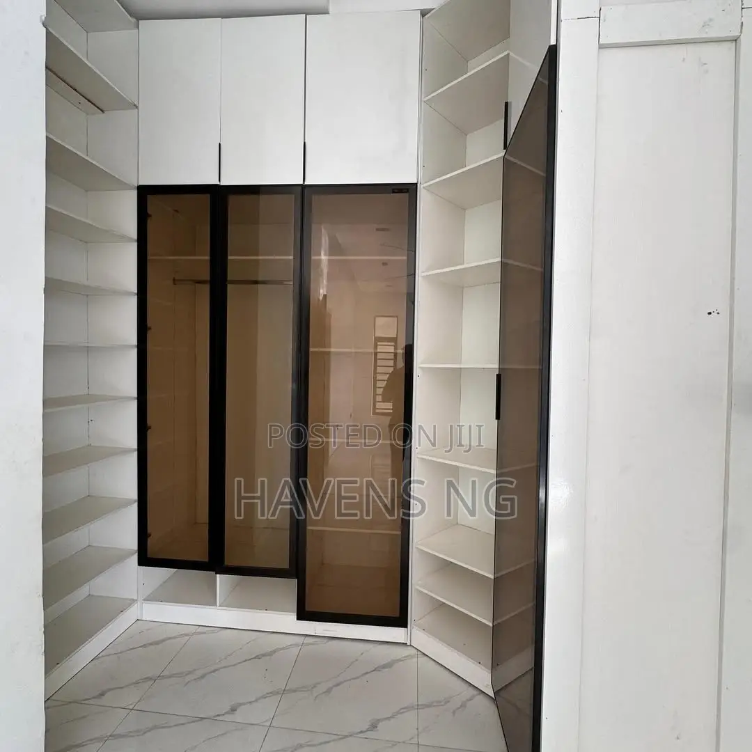 4bdrm Duplex in Ikota for sale in Ikota
