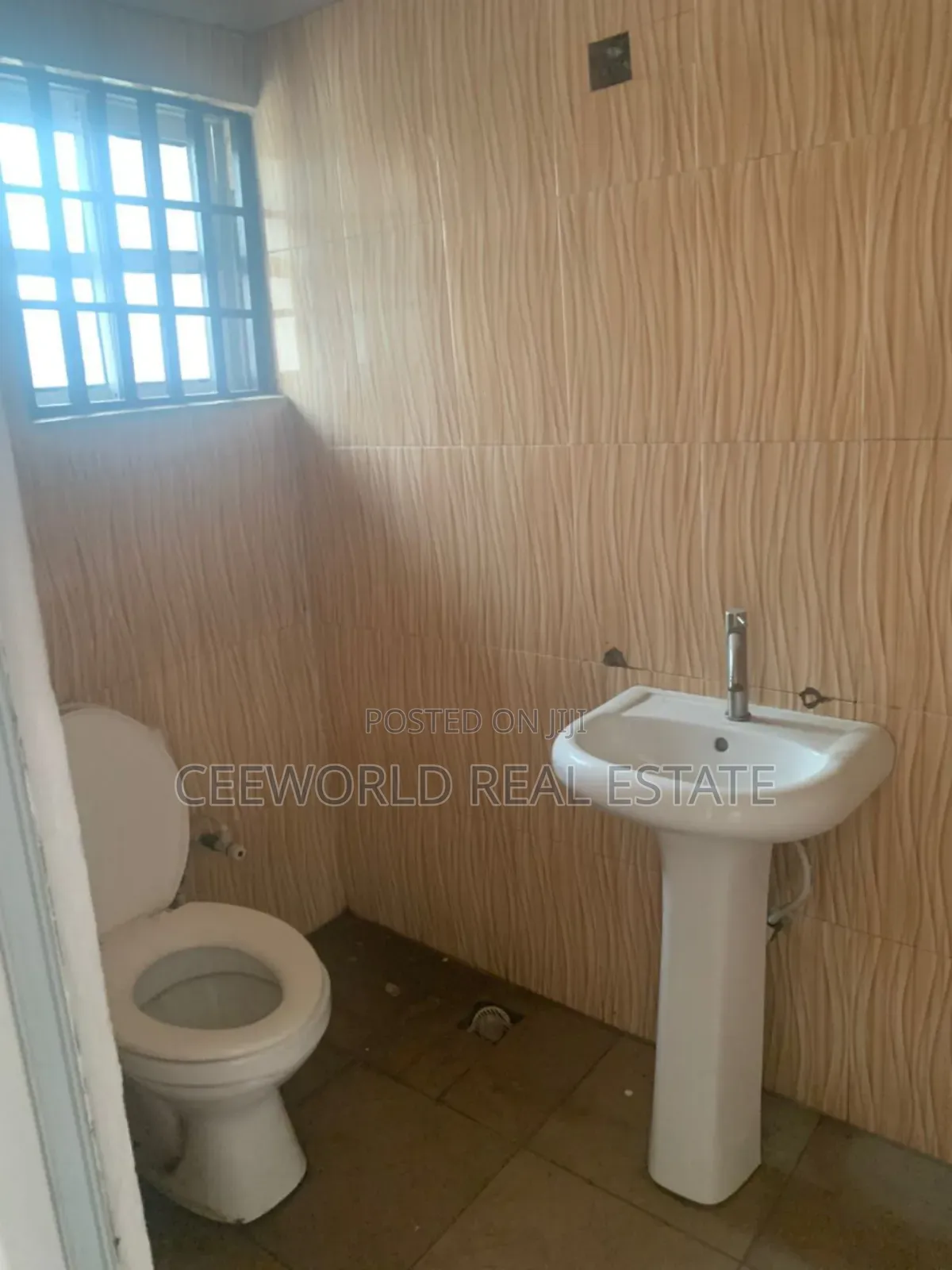 6 Rooms Office Space to Lease Along Ring Road Ibadan in Rind Road